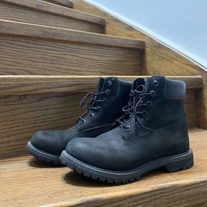 BLACK TIMBERLAND BOOTS